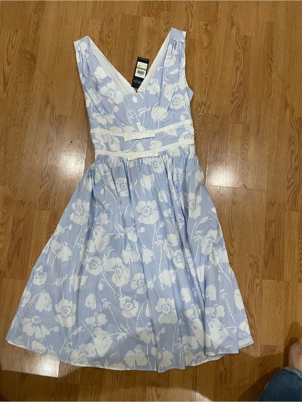 KARL LAGERFELD PARIS Women's Floral Burnout Cotton Midi with White Piping Dress